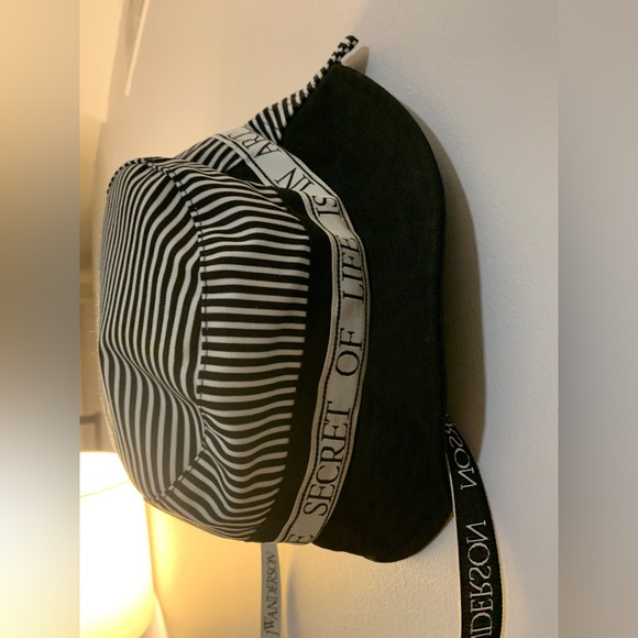 BNWT J.W.Anderson bucket hat - Picture 2 of 5